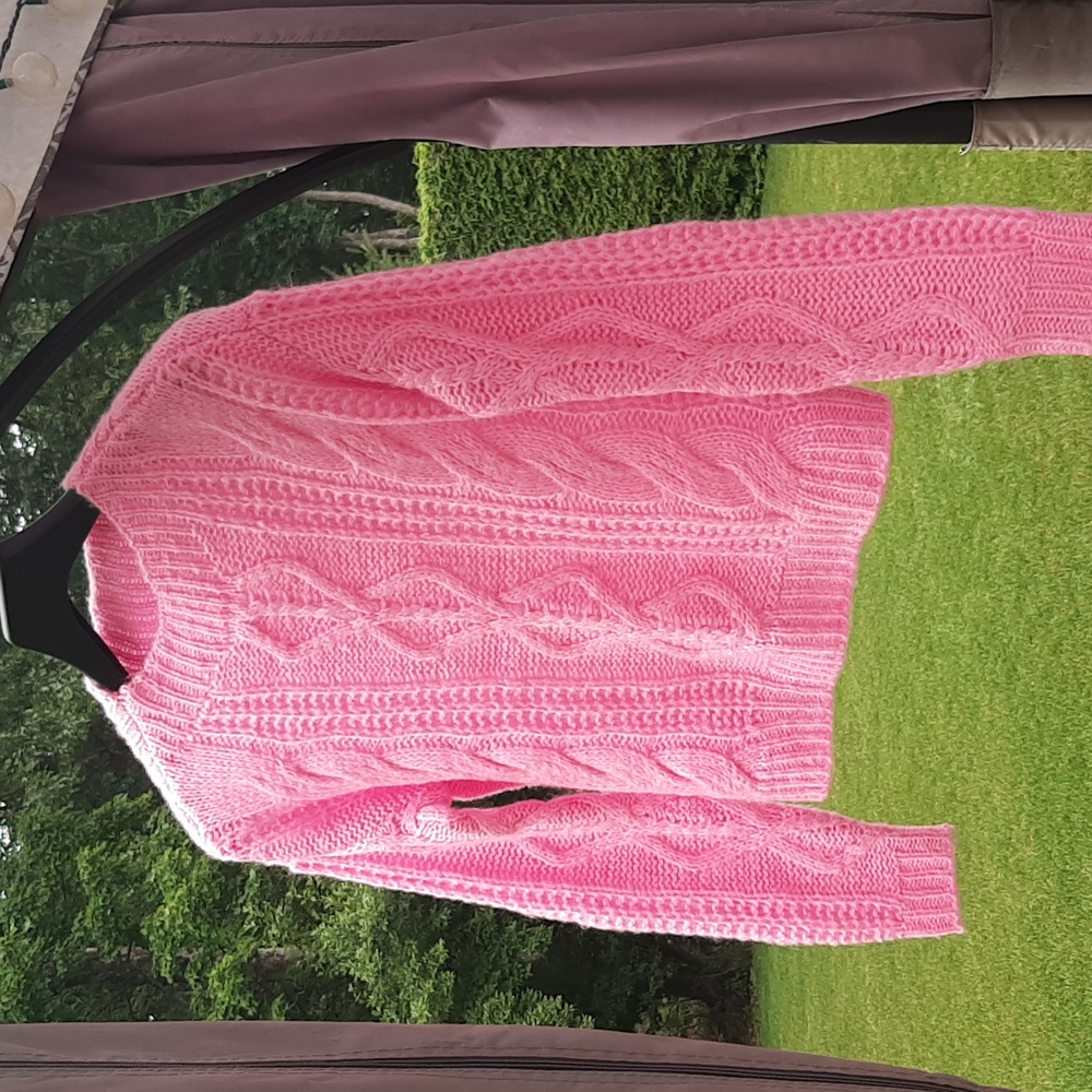 Neon, bubblegum pink crewneck sweater. XS